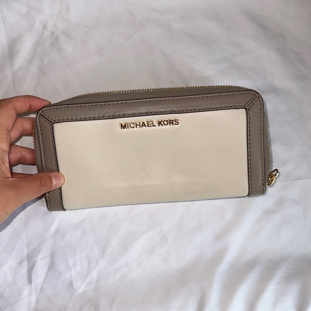 Michael Kors wallet cream